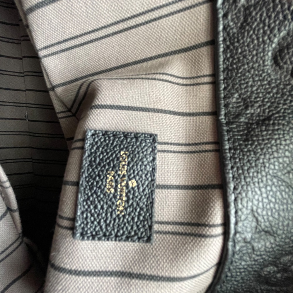 Gently  Used Louis Vuitton Artsy MM Monogram Empreinte Noir - Picture 2 of 5